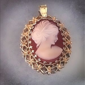 Stunning vintage 18k cameo pedant necklace